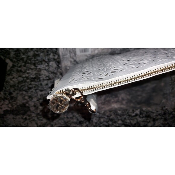 Limited Edition Tory Burch White Signature Cutout Clutch w Tory Burch EDP 7ml - Picture 5 of 8